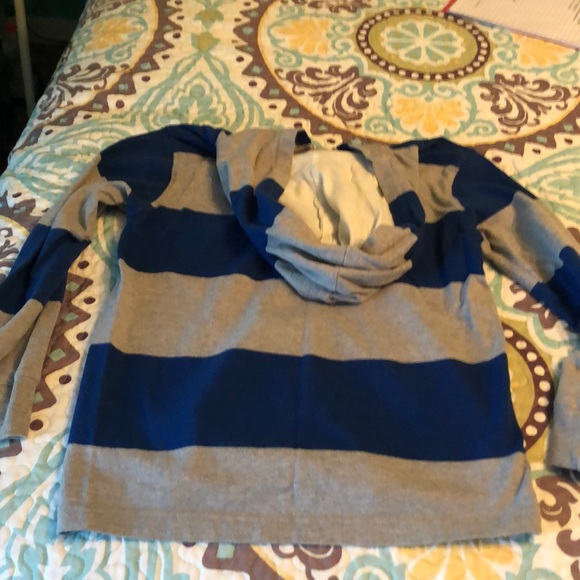 Boys long sleeve henley with hood and cargo shorts - Picture 3 of 6